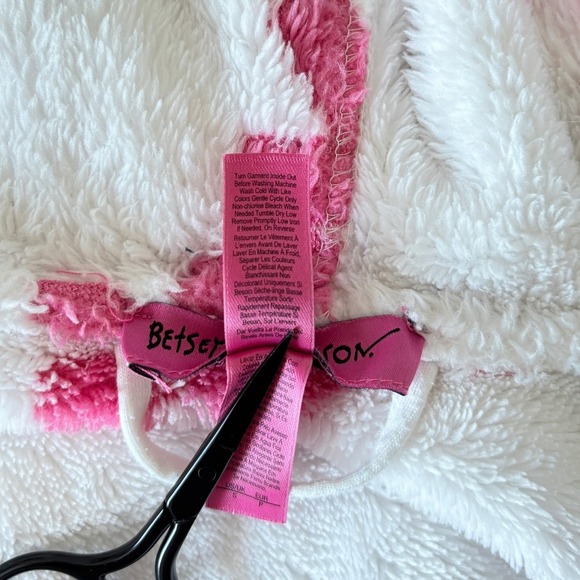Betsey Johnson Intimates Small Plush Hooded Robe XOXO Pockets White Pink Comfy - Picture 11 of 12